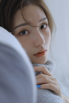天降女子从2楼掉了下来